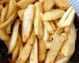 A picture of step 6 of My Tasty Chicken, Onion in BBQ Sauce with Homemade Chips 🤩.