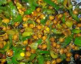 अंकुरित चना और शिमला मिर्च की भुजिआ (Ankurit chana aur shimla mirch ka bhujia recipe in hindi) रेसिपी चरण 3 फोटो