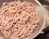 Hình bước làm 1 của món Mì Soba Chestnut Sốt Phô Mai Xanh Gorgonzola, Táo & Sò Điệp