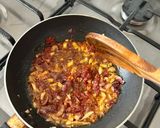 Foto langkah ke 2 dari resep Tumis jagung daging.