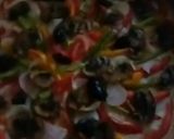 صورة لخطوة 3 من وصفة بيتزا بالخضر الطازجة والفطر الطري وبدون صلصة طماطم 😋😋😋🍕🍕