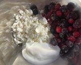 Túrós erdei gyümölcsös leveles recept fázis 2 fotója