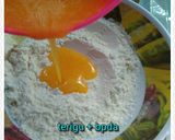 Foto langkah ke 3 dari resep Donat praktis cepet no ulen no pengembang (takaran sendok).