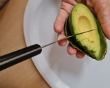 Foto del paso 3 de la receta: Avocado toast 🥑 by Mate Amargo 🧉 Tostada con palta 🥑 Brunch saludable 🥚 🥚 🧀 🍅