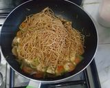 A picture of step 5 of Fried spaghatti.