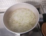 Foto del passaggio 2 della ricetta Insalata di cavolo rapa, carote, mele e pistacchi