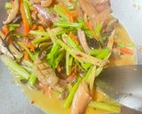 芹魷獨鐘-芹菜炒魷魚的食譜步驟7照片
