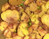 फूलगोभी आलू की सब्जी(full gobhi aloo ki sabji recipe in hindi) रेसिपी चरण 3 फोटो