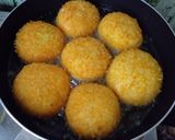 Foto langkah ke 5 dari resep Roti Goreng Empuk Lembut.