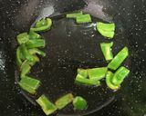 Foto del paso 2 de la receta Fideos de arroz salteado con pollo, brócoli y setas