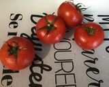 Une image de l'étape 4 de Salade de tomates à la laitue rouge, feta et basilic frais sauce balsamique.