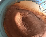 Foto del paso 3 de la receta: Bizcocho de chocolate con pepitas de chocolate blanco (Pedroche)