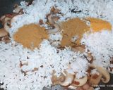 Foto del paso 4 de la receta Arroz frito con currys, setas y bacon