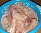 A picture of step 1 of Chicken dahi karahi.