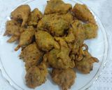 A picture of step 2 of Onion pakoda.