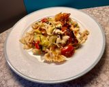 Φωτογραφία βήματος 4 της συνταγής Farfalle φούρνου με πράσα, ντοματίνια 😋