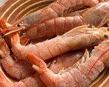 Foto del paso 1 de la receta: Bullabesa de salmón y gambones, con verduras del hortet