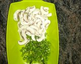 Foto del paso 2 de la receta: Tortilla de patatas con cebolla, espárragos verdes y champiñones