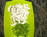 Foto del paso 2 de la receta: Tortilla de patatas con cebolla, espárragos verdes y champiñones