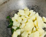 A picture of step 3 of Sabudana Khichadi.