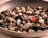 A picture of step 1 of Spaghetti alle Vongole.