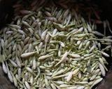 Foto langkah ke 1 dari resep Tumis Teri Bunga Pepaya.