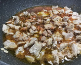 Foto del paso 2 de la receta: Taquitos de magra de cabeza de cerdo en adobo rápido