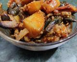 A picture of step 8 of Aloo & brinjal fry curry.