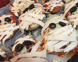 Foto del paso 5 de la receta: Patatas-pizza momia para Halloween 👻