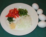 Foto del paso 1 de la receta: Flautas de huevos revueltos con pimientos