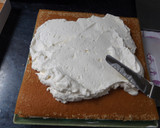 Foto del paso 2 de la receta: Bizcocho relleno con fresones