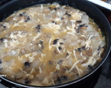 Foto del paso 5 de la receta: Tortilla de champiñones y cebolla con queso