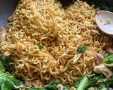 Foto langkah ke 4 dari resep Mie Telur Goreng Cap 3 Ayam.