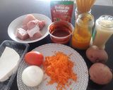 Foto del paso 1 de la receta: Tallarines Rojos con Pollo/Pavita y Papa a la Huancaina a lo Carmelita