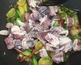 Foto langkah ke 3 dari resep Tumis cumi pete.