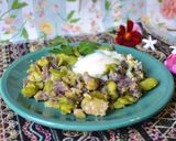 Foto del paso 2 de la receta: Revuelto de habas con cebolla morada💫