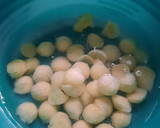 Foto del paso 2 de la receta: Papas noisette con filet de merluza al horno