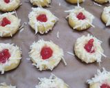 Foto langkah ke 6 dari resep Strawberry Cheese Thumbprint Cookies.