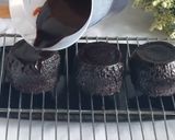 Foto langkah ke 5 dari resep Cake Coklat Simple, tinggal aduk tanpa mixer tanpa oven.