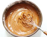 Foto langkah ke 5 dari resep Muffin Coklat gampang, ga ribet, cepat, tanpa mixer.