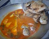 Foto langkah ke 6 dari resep Ikan Bawal Asam Pedas Tanpa Santan (4 ekor ikan).
