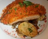 Foto del paso 10 de la receta: Salmon a la vizcaína en colchón de papa y cebolla