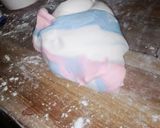 A picture of step 3 of Three Colors Marble Fondant.