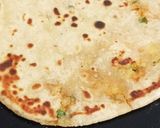 A picture of step 6 of Aloo paratha.