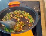 Foto del paso 2 de la receta: Guiso de espárragos con pellas