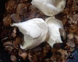 Foto del paso 2 de la receta: Niño envuelto con champiñones y queso crema