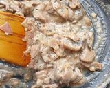 A picture of step 5 of Creamy Garlic Mushrooms.