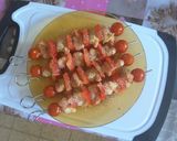 Une image de l'étape 2 de Brochettes de crevettes tigrées citronnées.