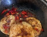 Foto langkah ke 6 dari resep Telor ceplok cabe istimewa.