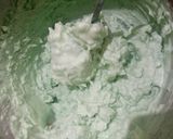 Foto langkah ke 2 dari resep Es Pisang Hijau Topping Es Krim.